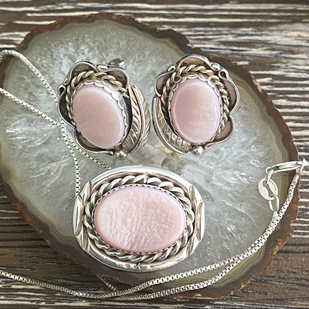 Signed Vintage Navajo Sterling Silver Pink Shell 2-in-1 Pendant & Earring Set
